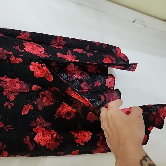 Red and black floral dress - Picture 6 of 9